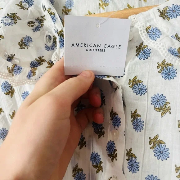 100% Cotton Floral White and Blue Blouse with Peter Pan Collar - Picture 3 of 4